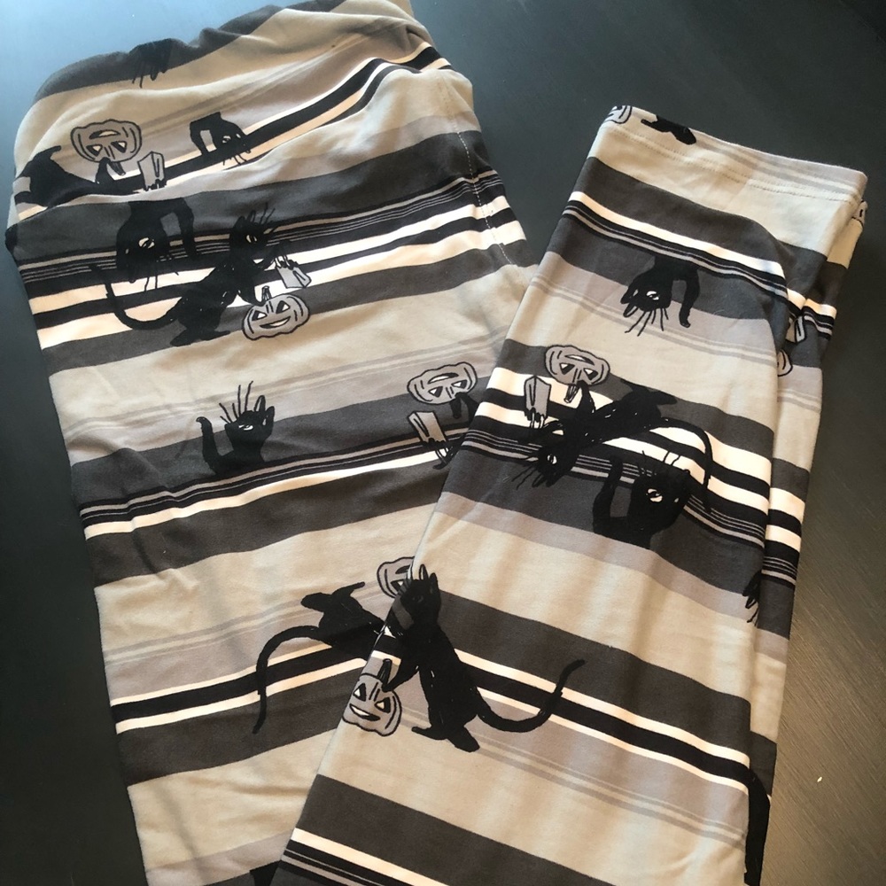 Lularoe Halloween leggings.